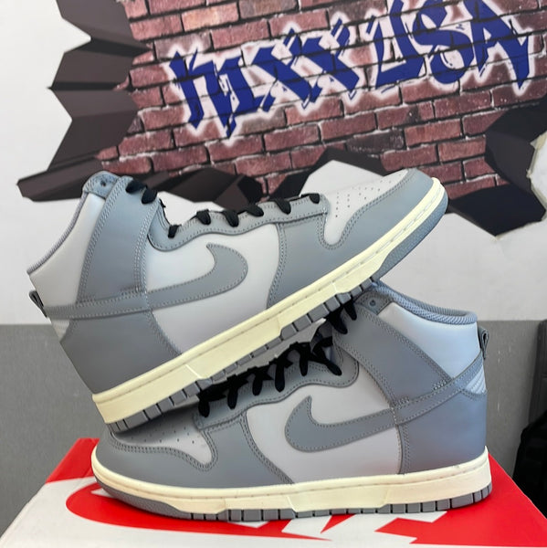 Wmns Nike Dunk High “Aged Grey”