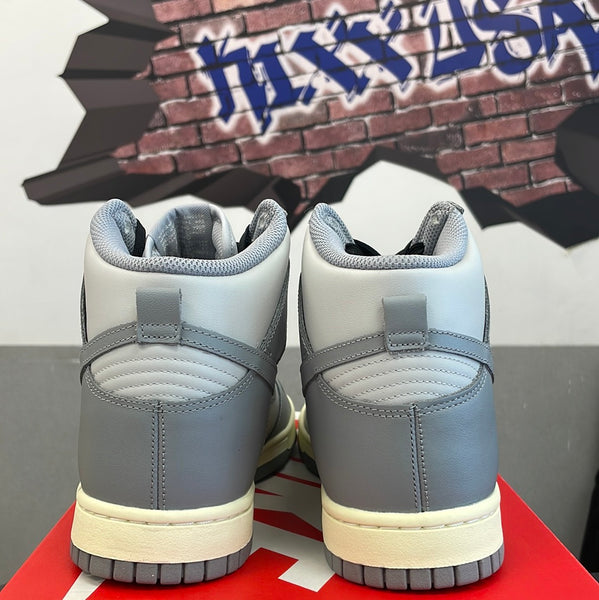 Wmns Nike Dunk High “Aged Grey”